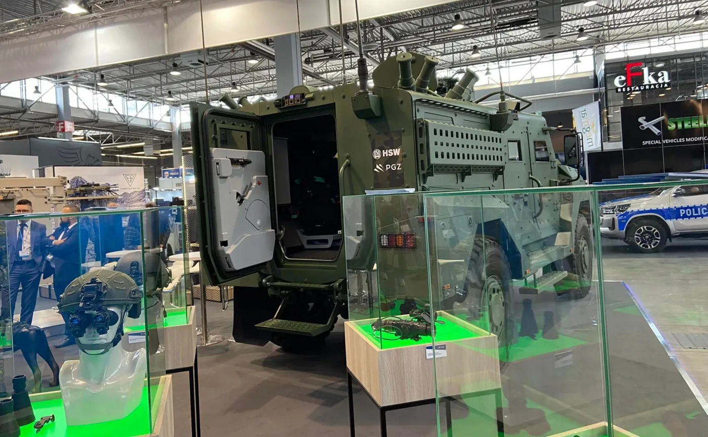 autosan-4x4-czyli-taktyczny-pojazd-wielozadaniowy-z-huty-stalowa-wola-37443158.jpg
