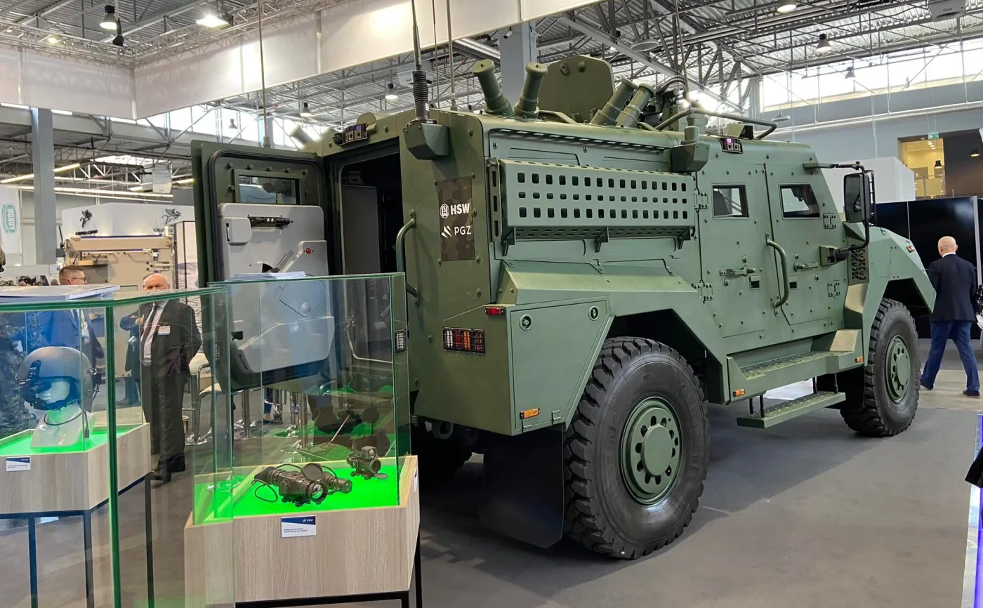 autosan-4x4-czyli-taktyczny-pojazd-wielozadaniowy-z-huty-stalowa-wola-37443174.jpg