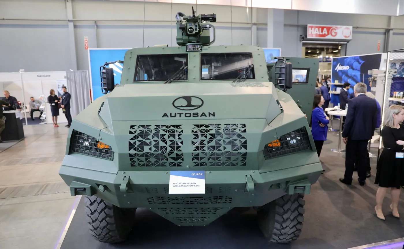 autosan-4x4-czyli-taktyczny-pojazd-wielozadaniowy-z-huty-stalowa-wola-37443642.jpg