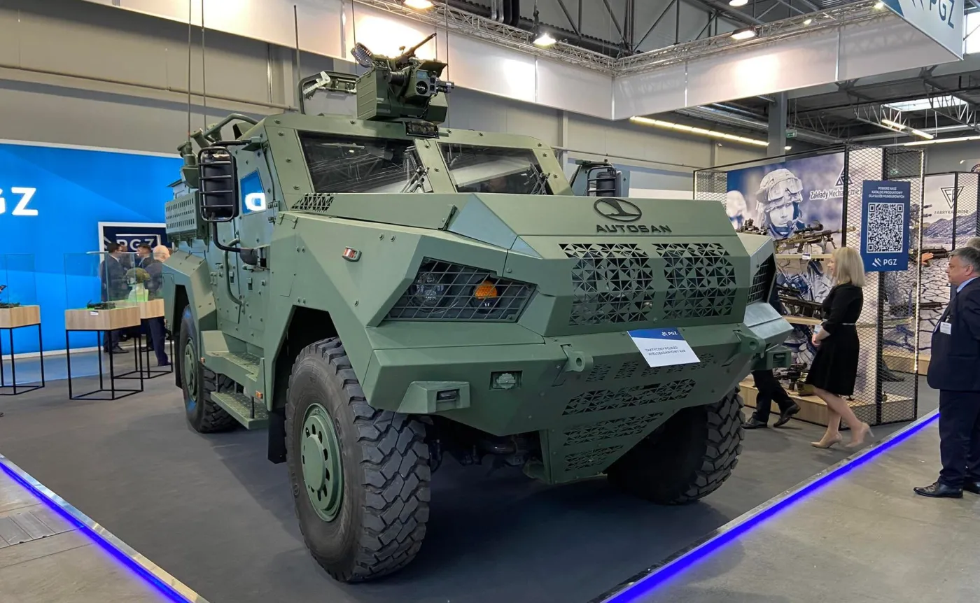 autosan-4x4-czyli-taktyczny-pojazd-wielozadaniowy-z-huty-stalowa-wola-37443153.jpg
