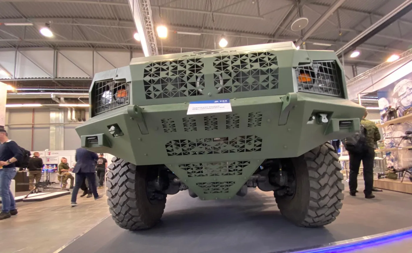 autosan-4x4-czyli-taktyczny-pojazd-wielozadaniowy-z-huty-stalowa-wola-37443131.jpg