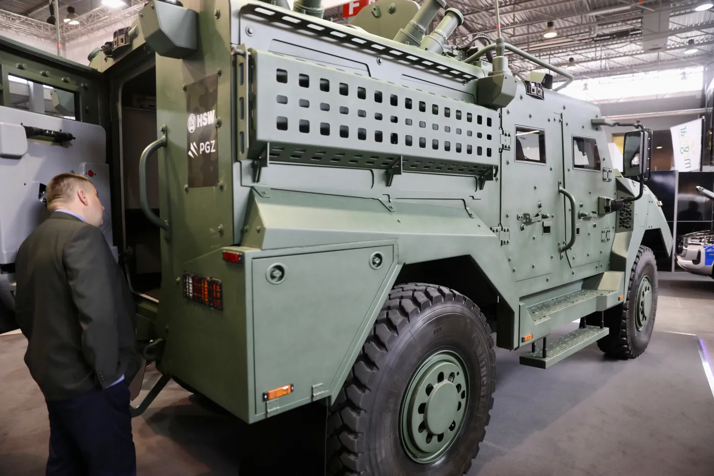 autosan-4x4-czyli-taktyczny-pojazd-wielozadaniowy-z-huty-stalowa-wola-37443667.jpg