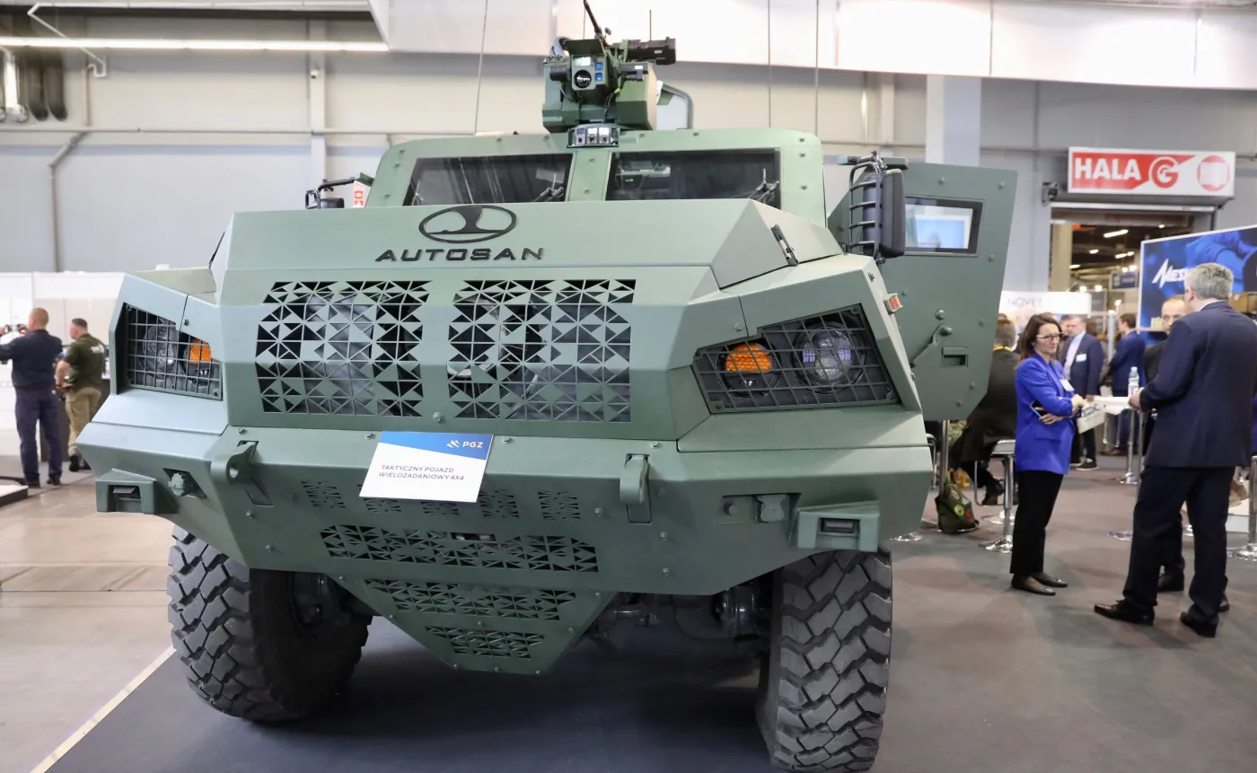 autosan-4x4-czyli-taktyczny-pojazd-wielozadaniowy-z-huty-stalowa-wola-37443632.jpg