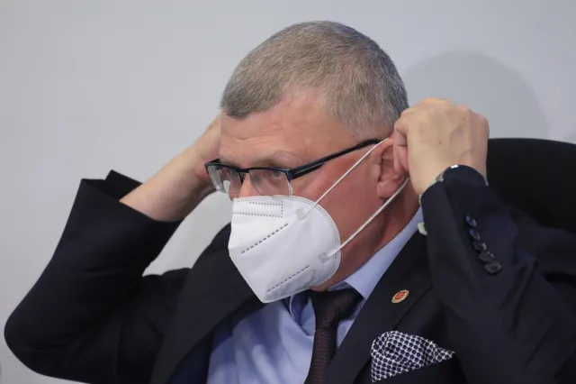 Dr Grzesiowski o letniej fali koronawirusa: Mamy absolutnie niebywałe wydarzenie