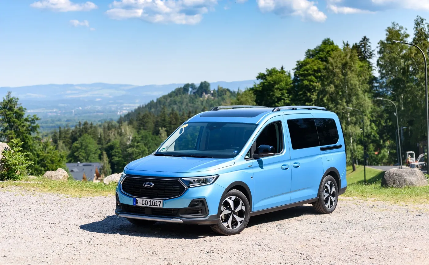 ford-grand-tourneo-connect-active-z-silnikiem-diesla-20-ecoblue122-km-37524286.jpg