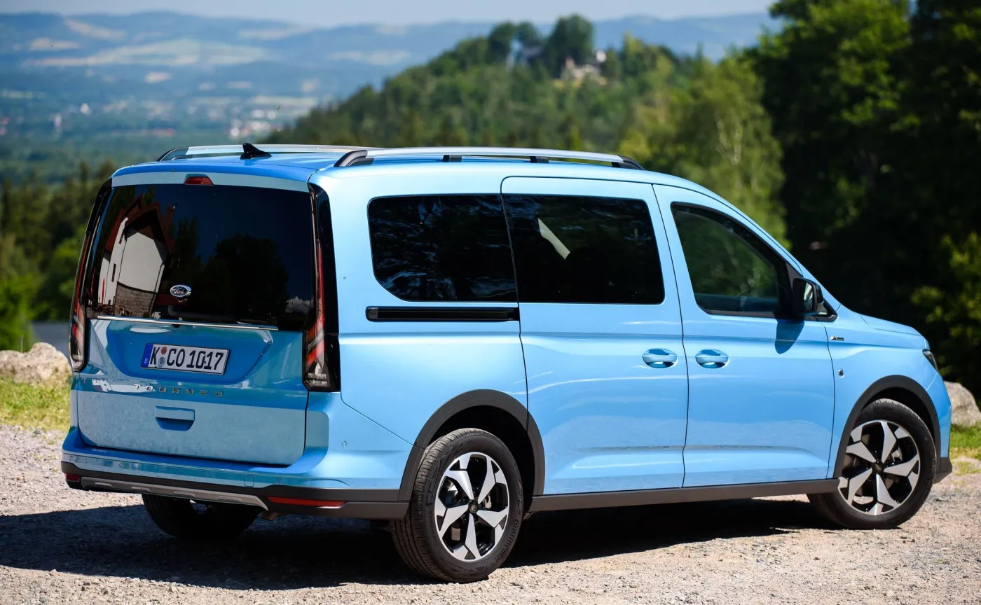 ford-grand-tourneo-connect-active-z-silnikiem-diesla-20-ecoblue122-km-37524312.jpg