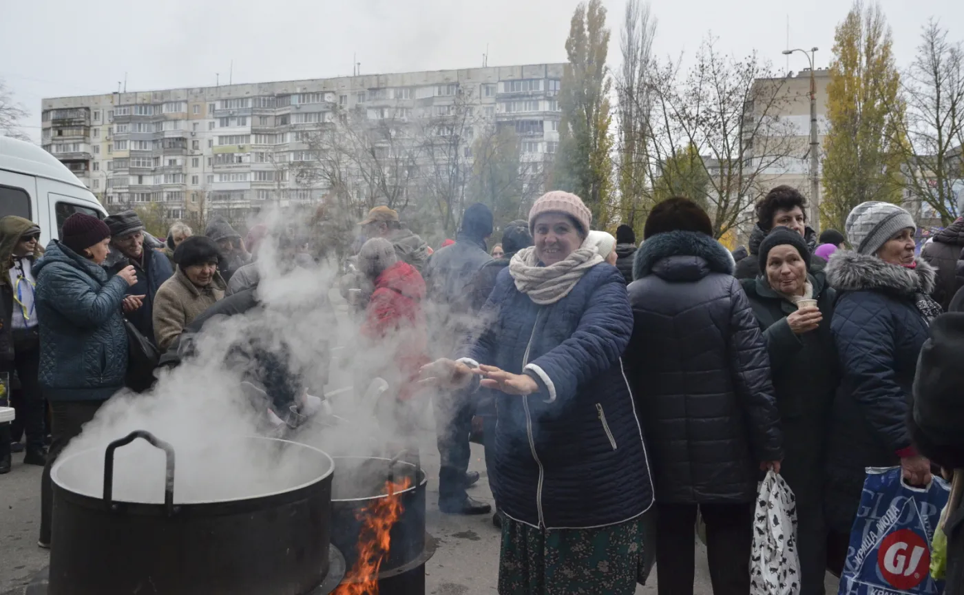 Ukraiński generał w mundurze polowym, bez obstawy w centrum Chersonia. "Rosjanie już tu nie wrócą"