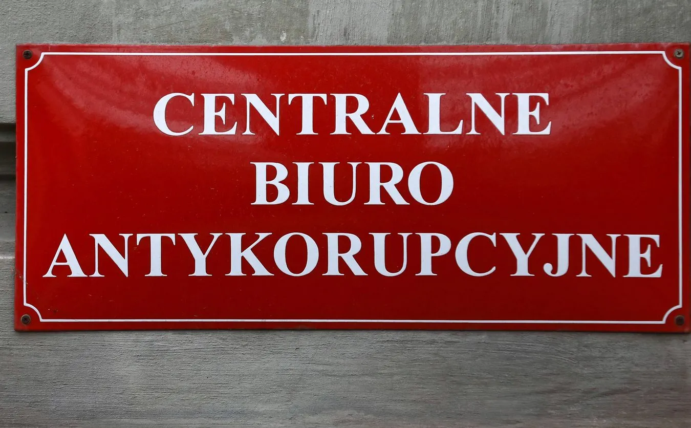 tabliczka-informacyjna-na-budynku-centralnego-biura-antykorupcyjnego-37587686.jpg
