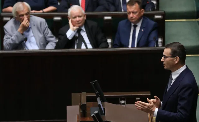 PiS oddaje władzę; Konfederaci na aucie. SONDAŻ