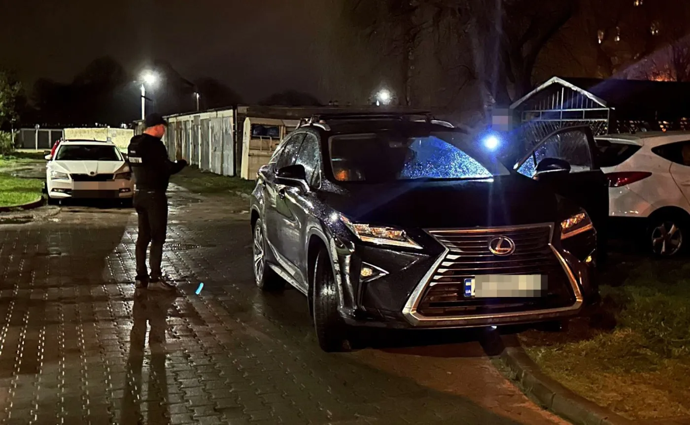 lexus-rx-300-z-ukrainy-skradziony-w-warszawie-odzyskany-w-zyrardowie-37765110.jpg