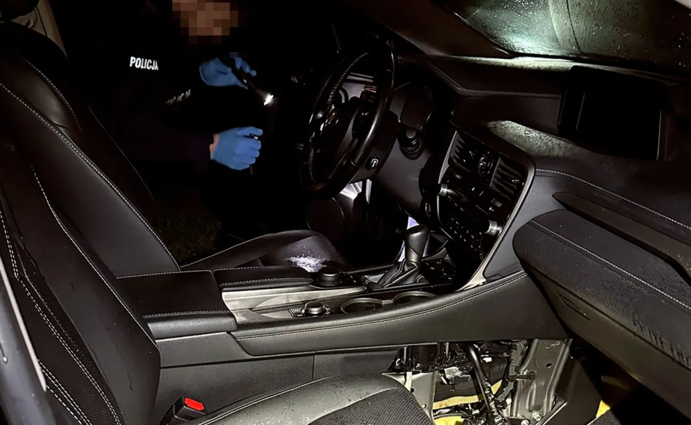 lexus-rx-300-z-ukrainy-skradziony-w-warszawie-odzyskany-w-zyrardowie-37760873.jpg