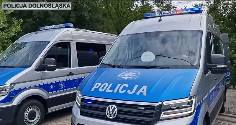 policja-dostala-nowe-radiowozy-do-kontroli-stanu-technicznego-pojazdow-37888738.jpg