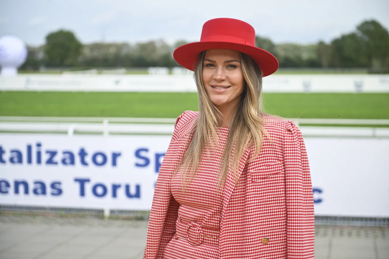 Zosia Ślotała mówi, co warto mieć w szafie tej jesieni. Jakie zasady się trzyma?
