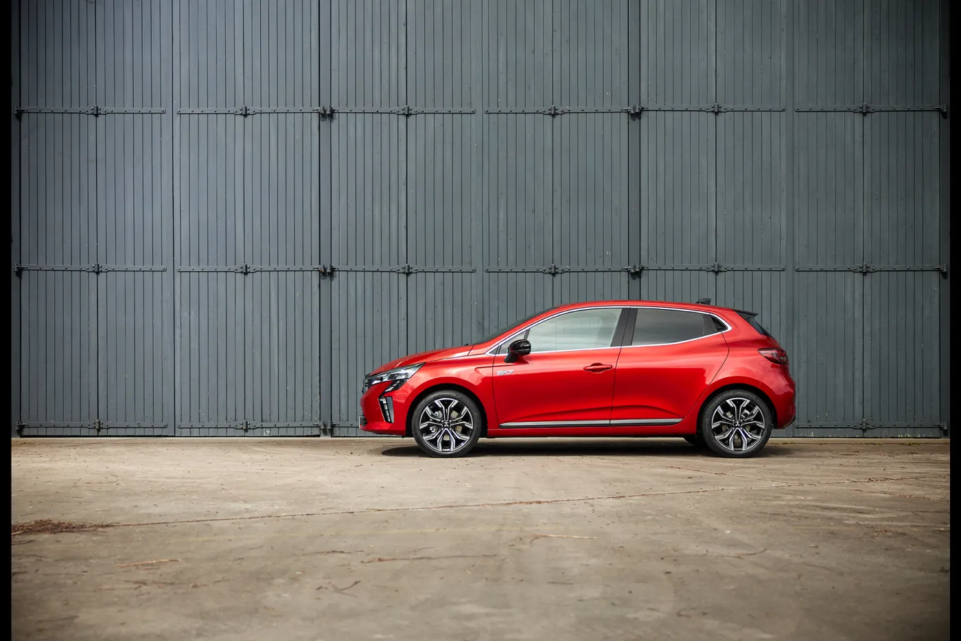 nowe-mitsubishi-colt-2023-pokazane-wyglada-troche-jak-clio-po-liftingu-37829600.jpg