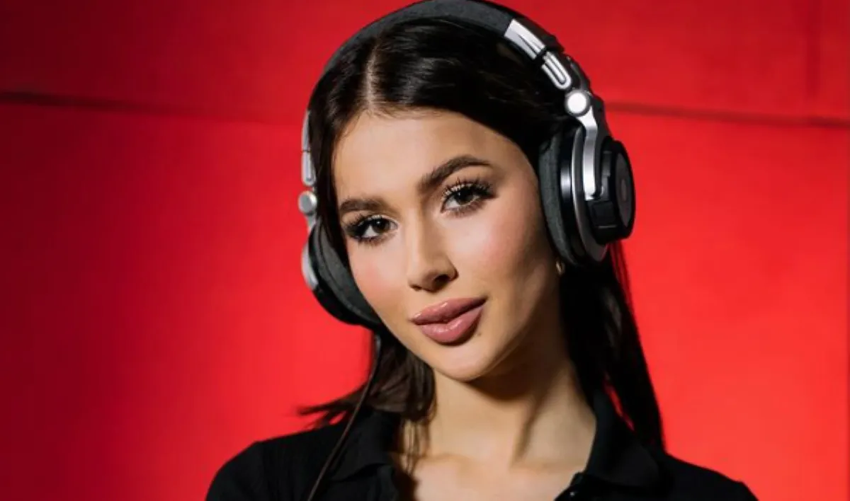 Roxie Węgiel pochwaliła się nową pracą i dekoltem. "Strasznie mnie denerwuje…"