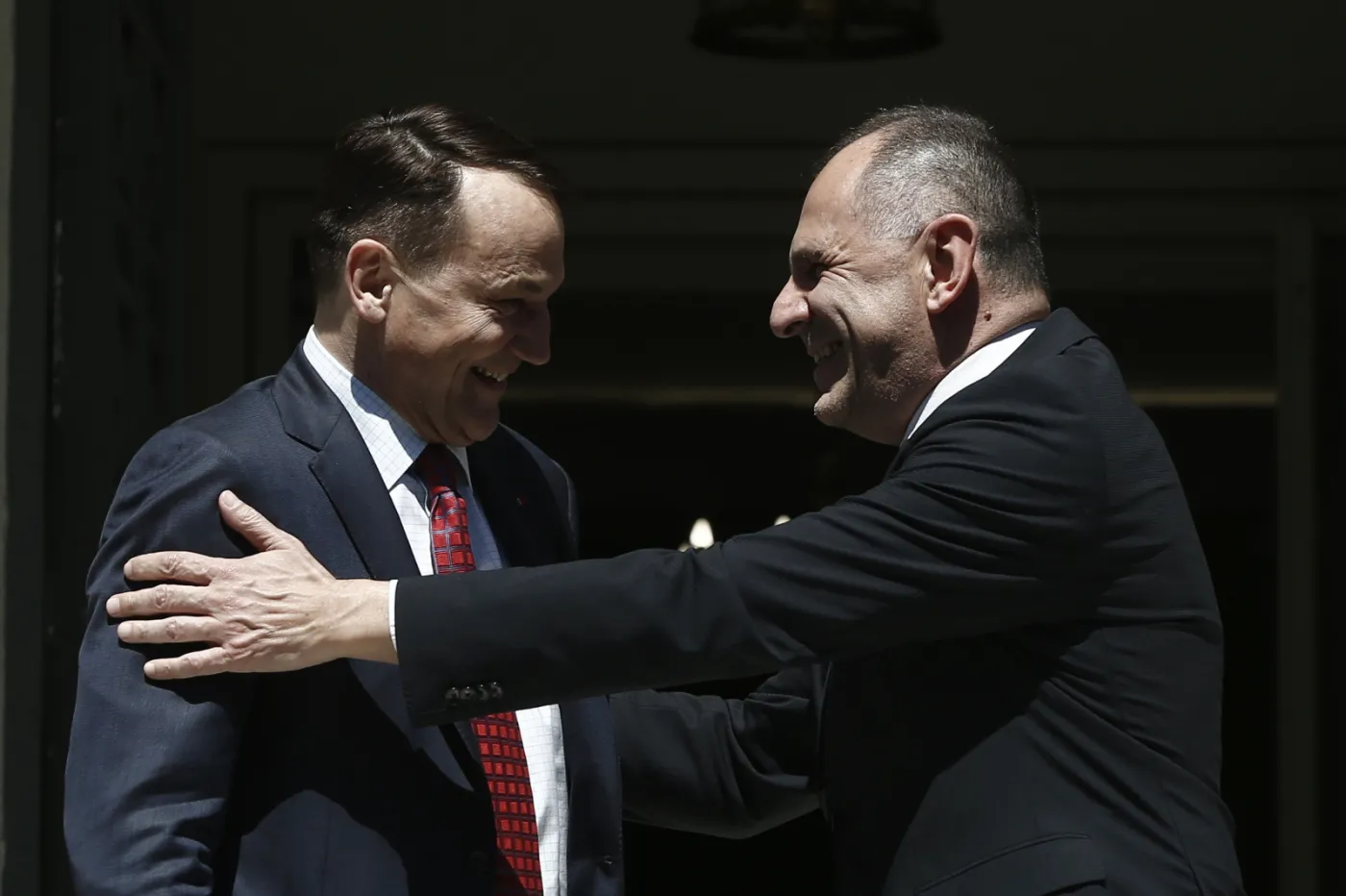 Sikorski w Grecji. "Słowa nie powstrzymają Putina, trzeba..."
