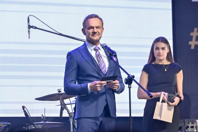 Cezary Pazura krytykuje młodych kolegów. "Za dużo gwiazdorzenia"