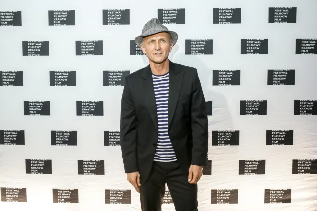 Andrzej Chyra zamieścił zdjęcia w łóżku. Fanki zachwycone. "Jezu, to już nie zasnę" [FOTO]