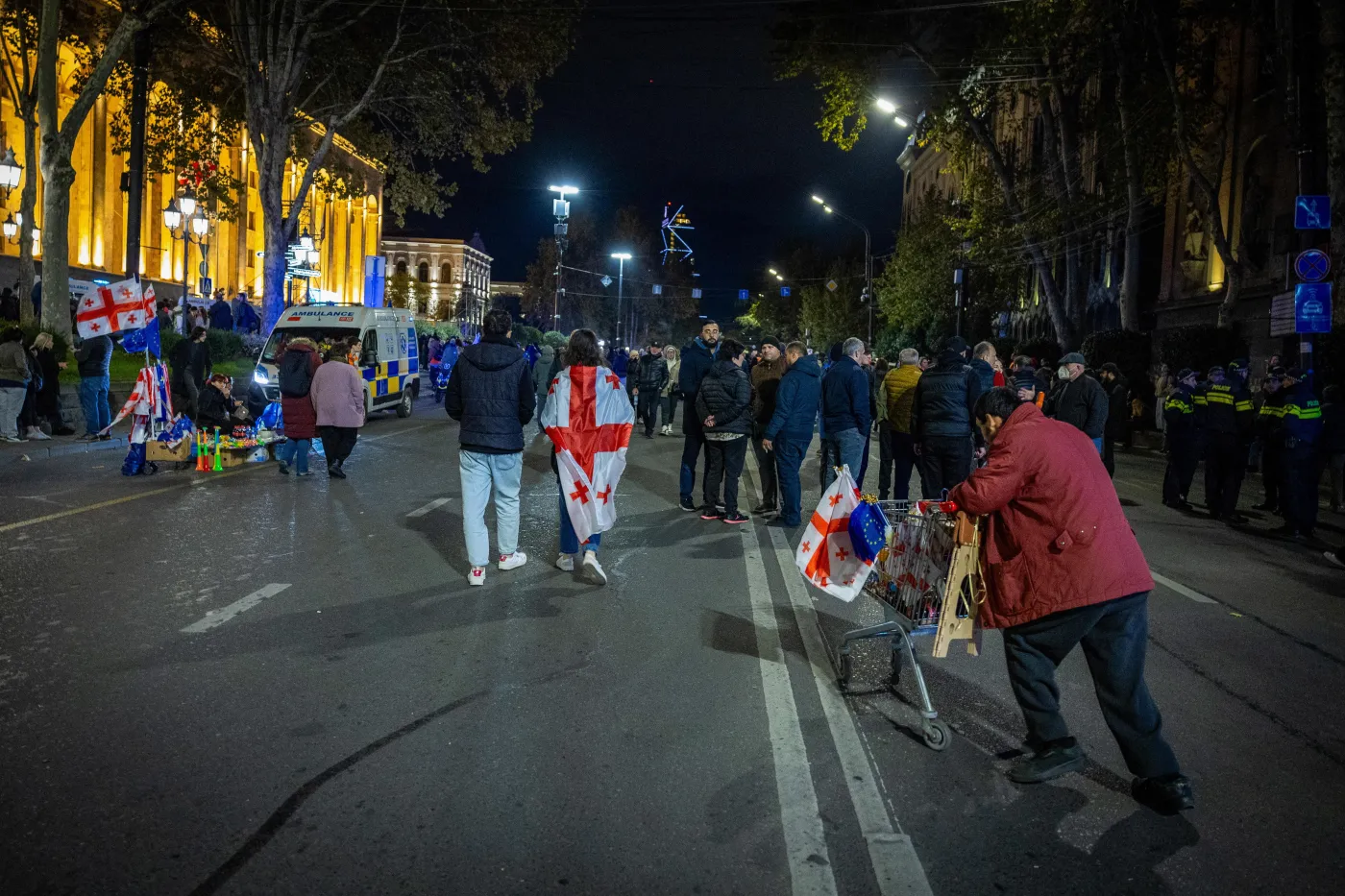 Gruzińska rewolucja fajerwerków. Protesty w Tbilisi przybierają na sile