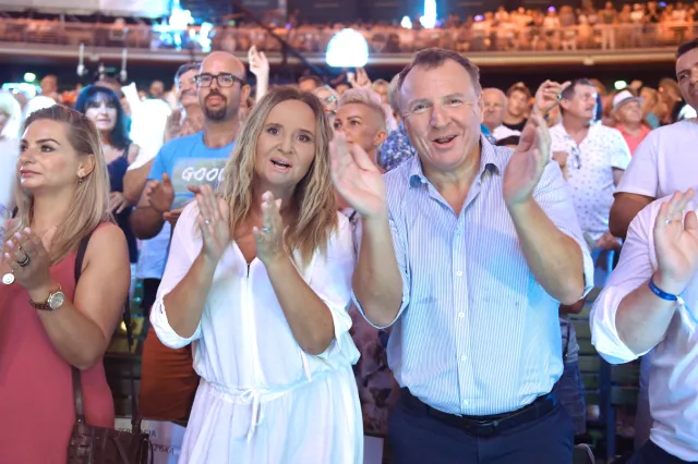 Joanna Kurska już wskazała zwycięskiego, telewizyjnego sylwestra. Mówi o "kopiowaniu pomysłów męża"