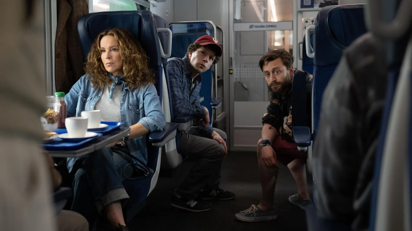 Jennifer Grey, Jesse Eisenberg i Kieran Culkin w filmie "Prawdziwy ból"