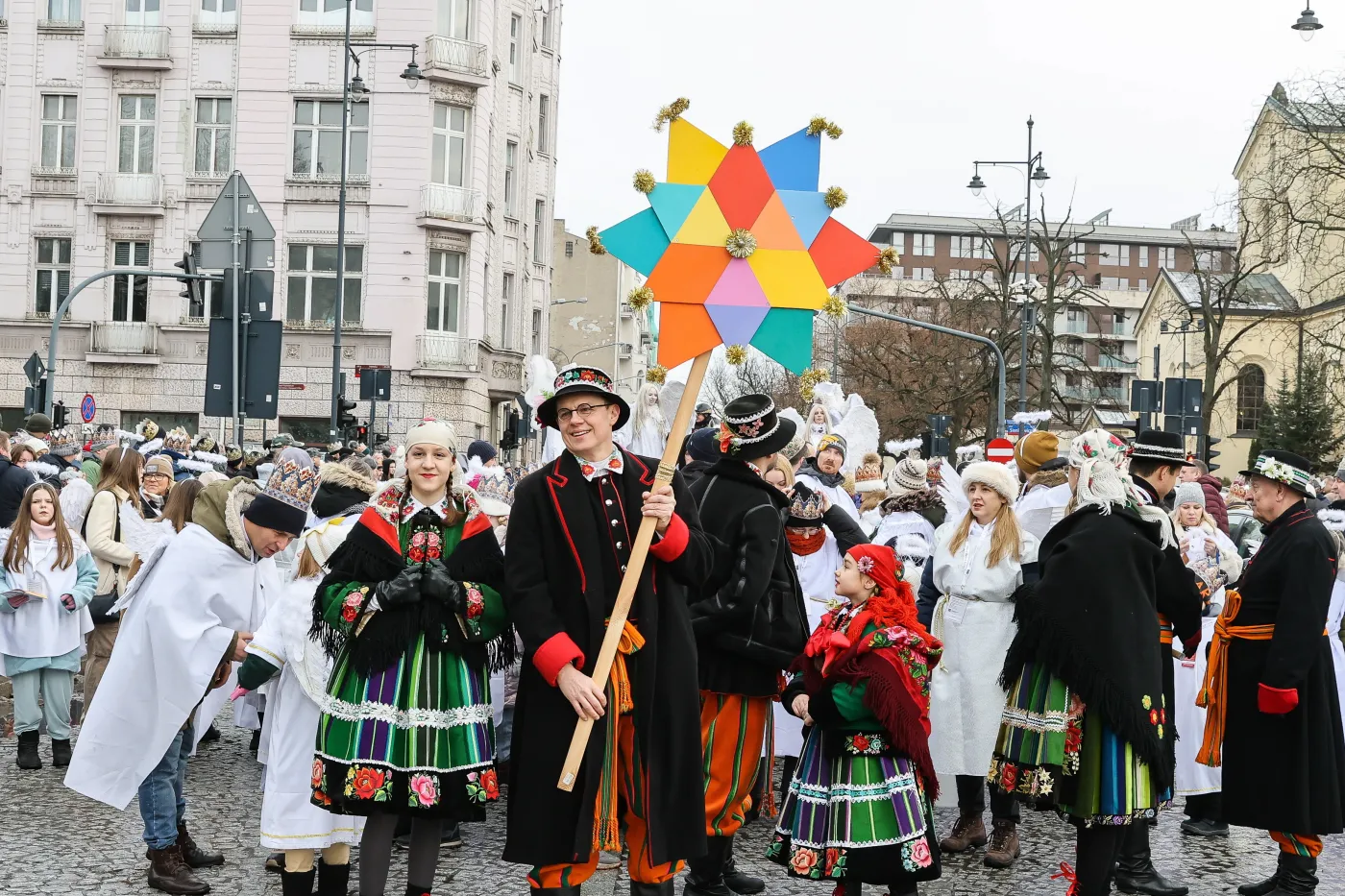 "Kłaniajcie się królowie!" Orszaki Trzech Króli przejdą ulicami 905 miast