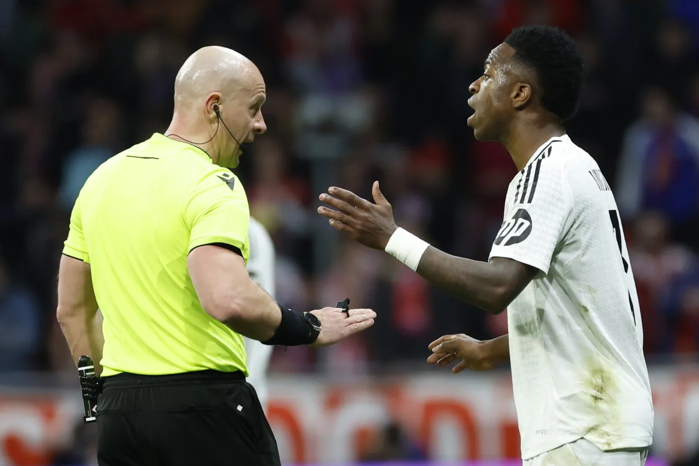 Wrze po decyzji Marciniaka. UEFA w tej sprawie zajęła jasne stanowisko