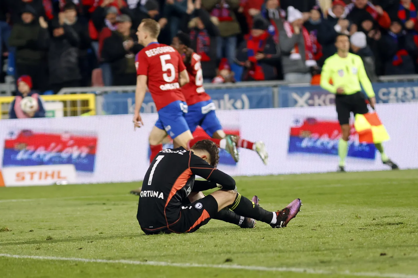 Bramkarz Legii, Kacper Tobiasz w meczu z Rakowem popełnił fatalny błąd