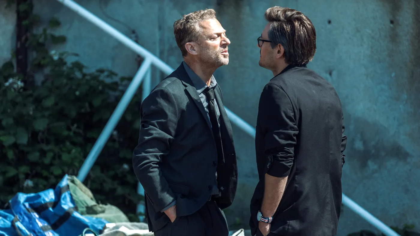 Grzegorz Damięcki i Bartosz Gelner w pierwszym odcinku serialu "Scheda"