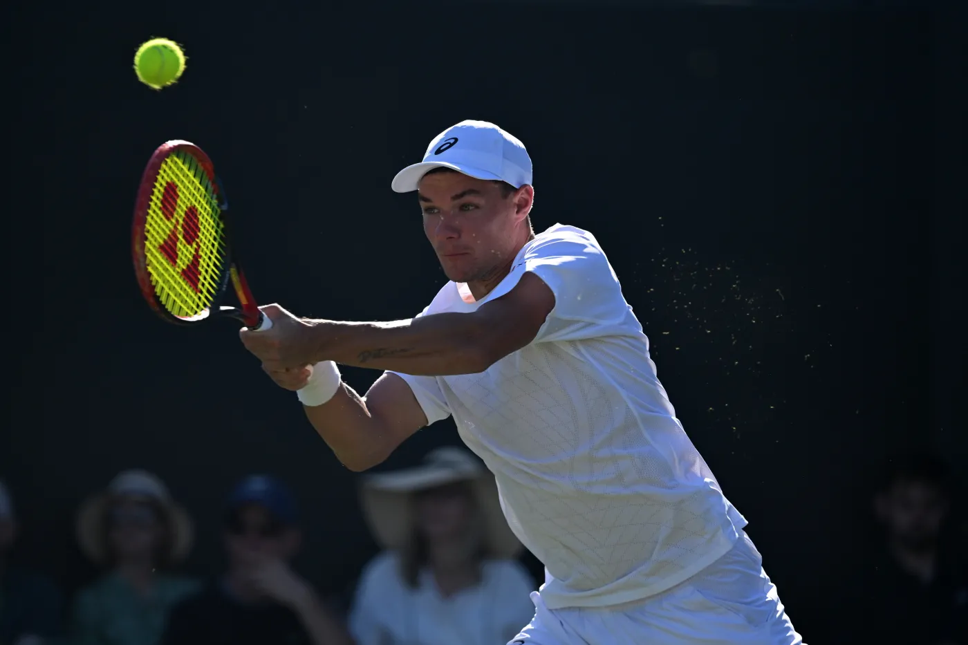 Sensacja na Wimbledonie! Majchrzak wyeliminował finalistę z 2021 roku