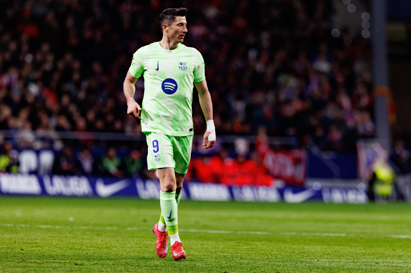 Robert Lewandowski kontuzjowany. Za osiem dni Barcelona zaczyna sezon