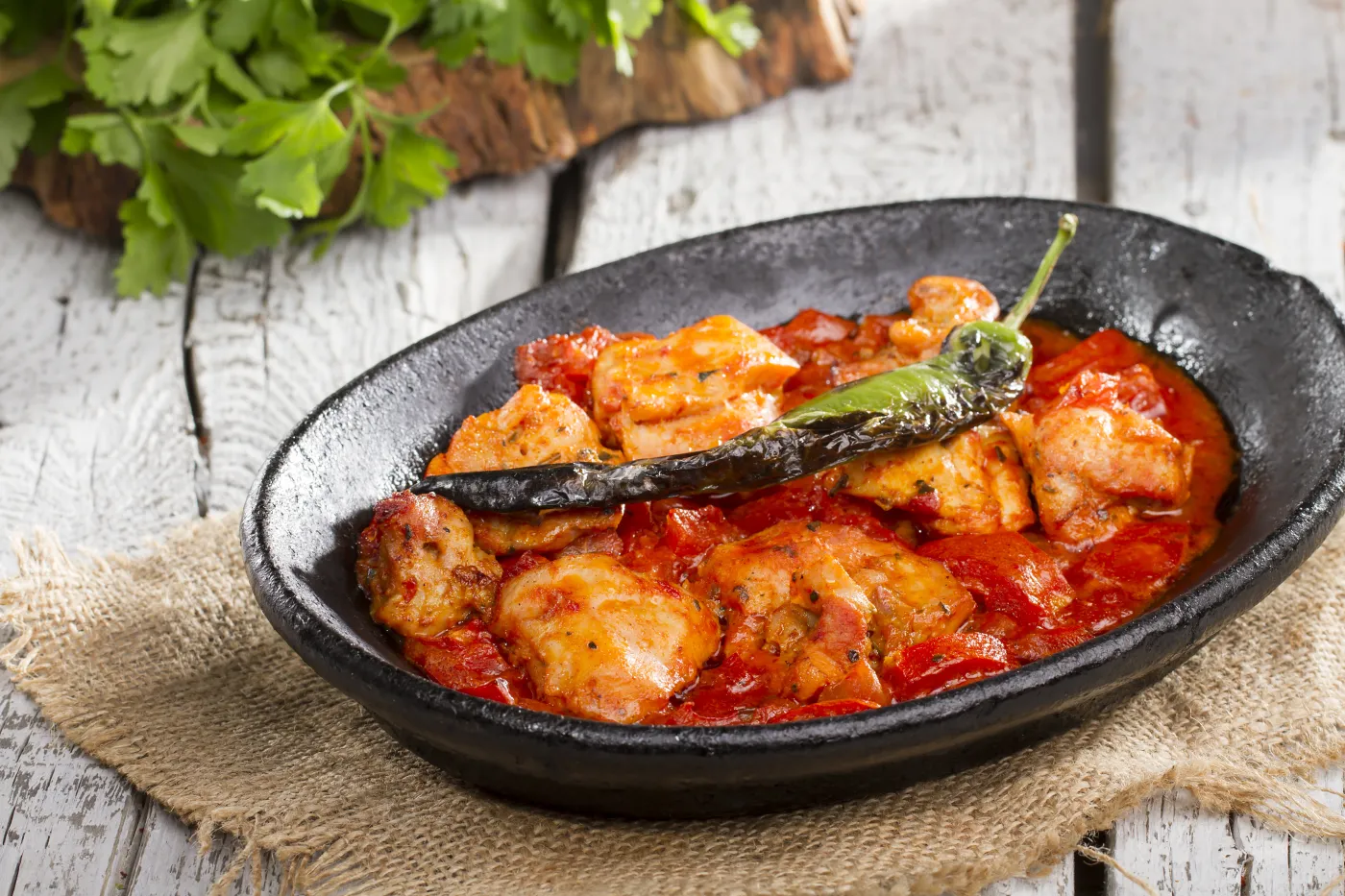 Pyszny obiad na sobotę. Podajemy przepis, Ty gotujesz. Kurczak po turecku