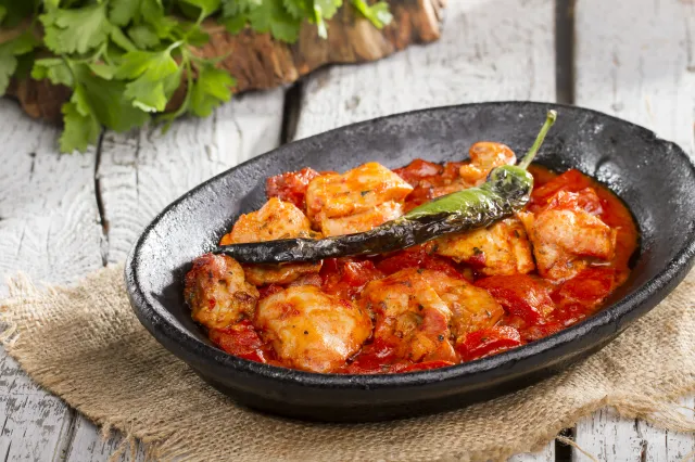 Pyszny obiad na sobotę. Podajemy przepis, Ty gotujesz. Kurczak po turecku