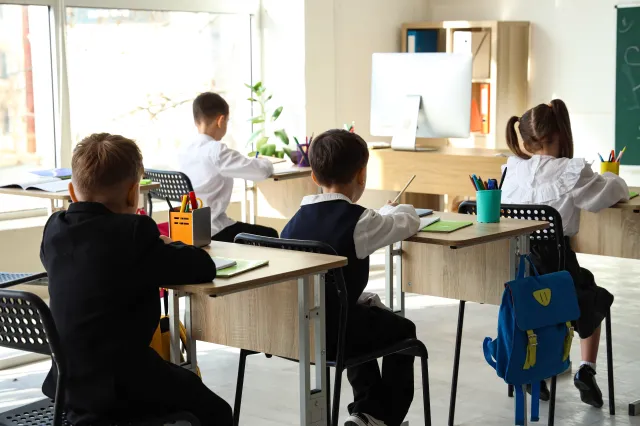 Skandal na rozpoczęciu roku szkolnego w podstawówce. Dzieci śpiewały "będę pijana"