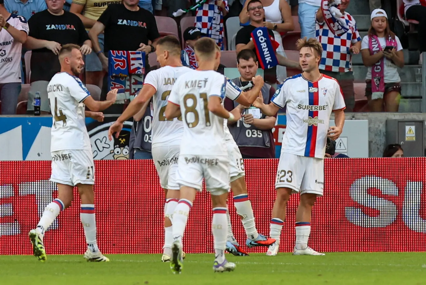 Pięć goli w Zabrzu. Górnik pokonał Widzew i został liderem Ekstraklasy