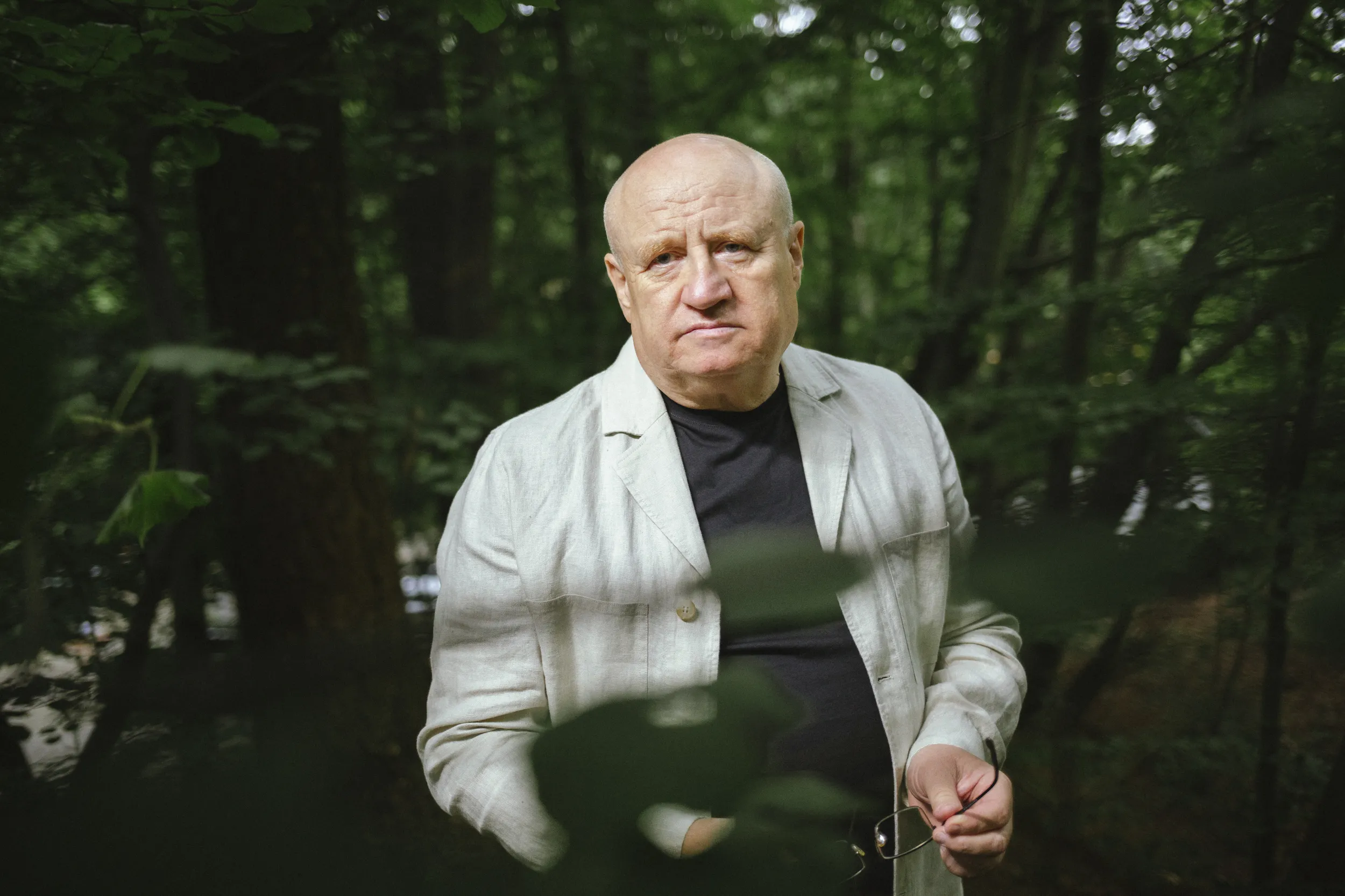 Niemcy docenili polskiego autora bestsellerów. W Polsce spadł na niego deszcz nagród