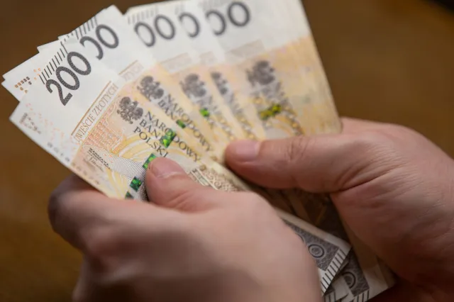 ZUS wypłaci ponad 2700 zł dodatku. Jakie warunki trzeba spełnić?