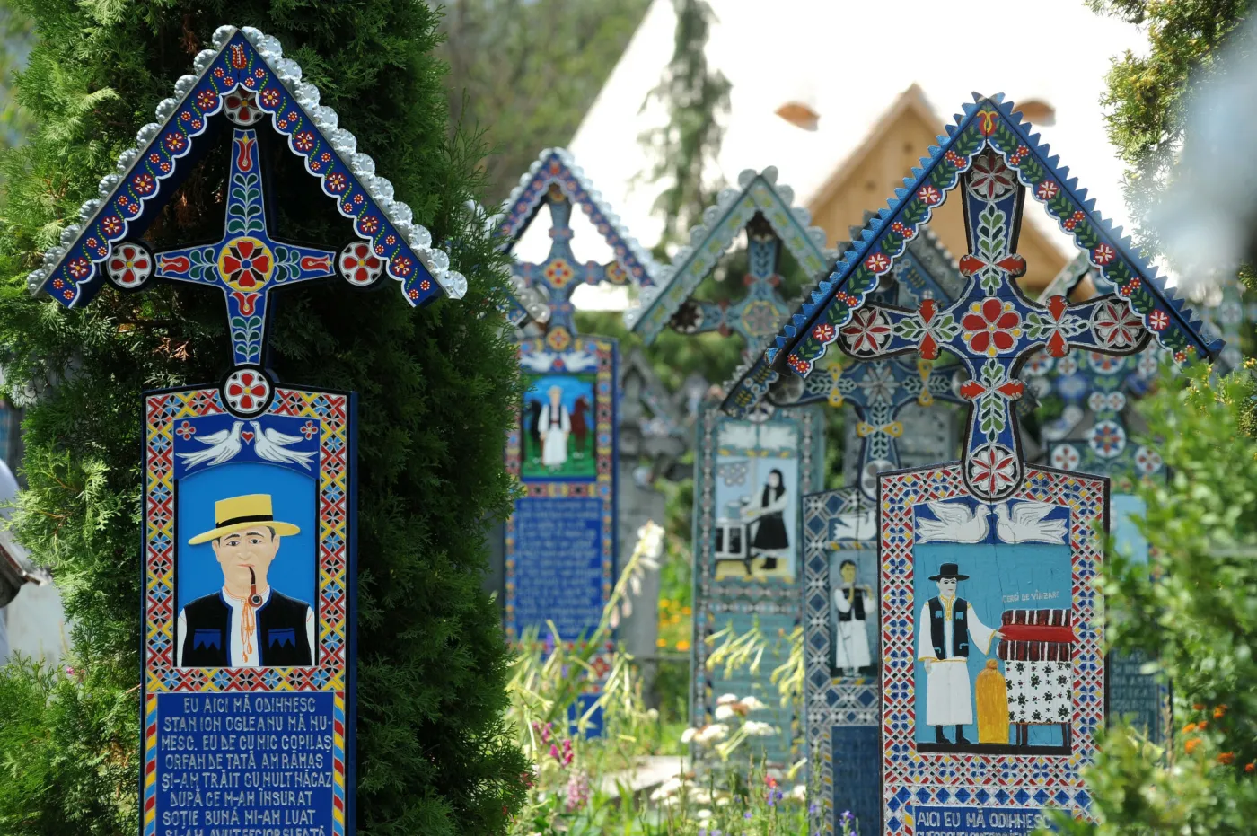 Wesoły Cmentarz - nekropolia inna niż wszystkie. "Taksówkarzu, niech Cię piekło pochłonie!"