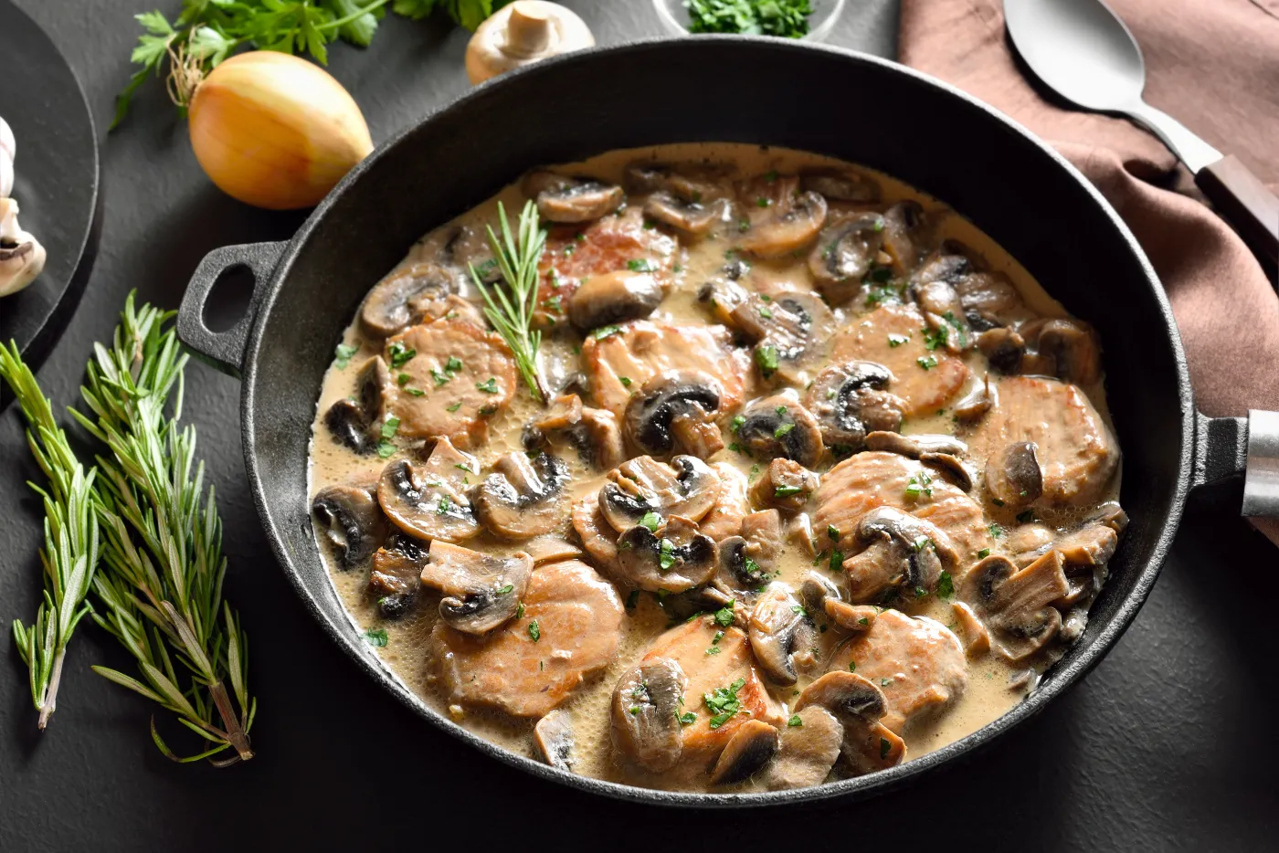 Medaliony ze schabu z pieczarkami