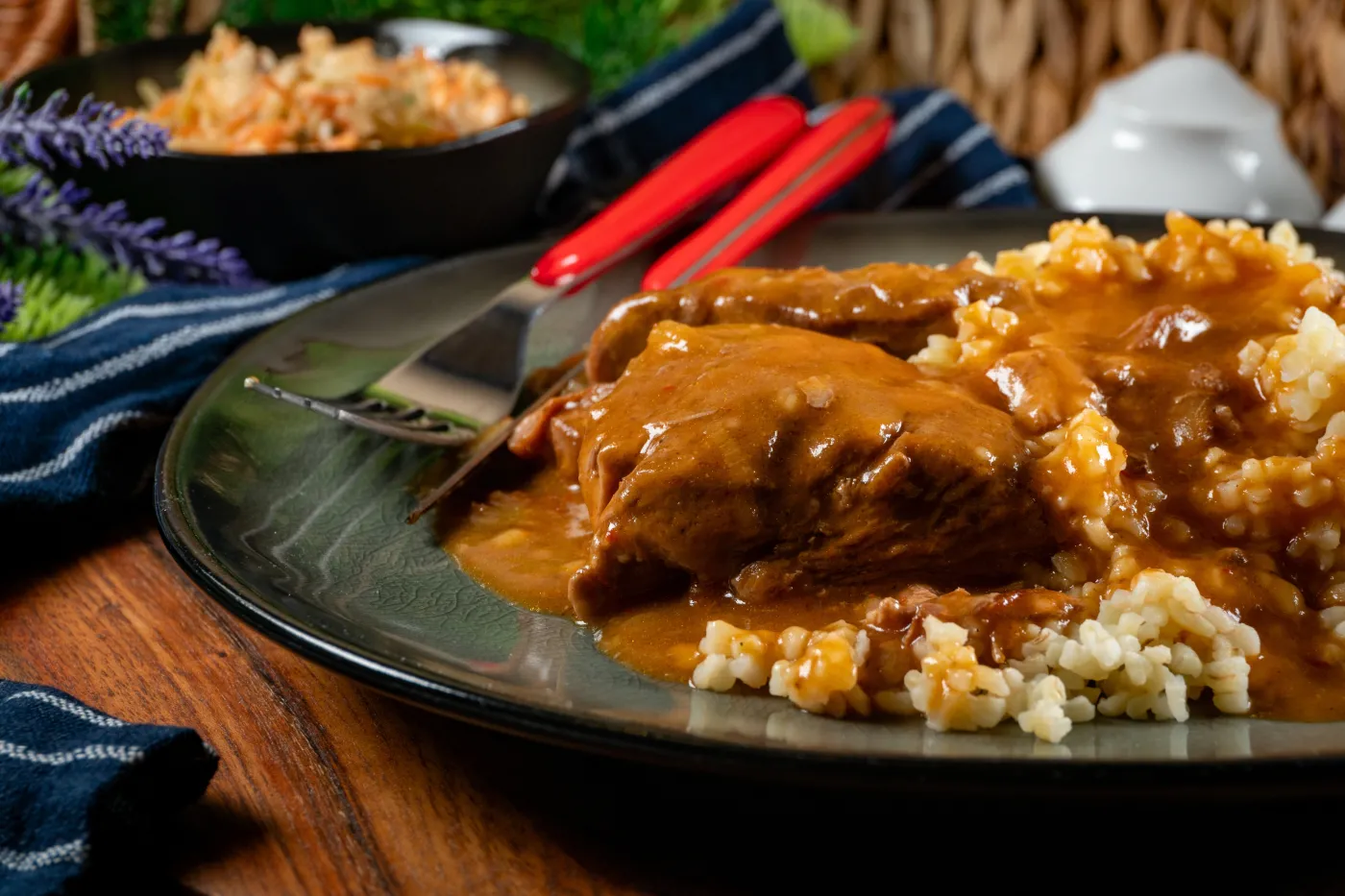 Karczek duszony z cebulą, sycąca klasyka PRL