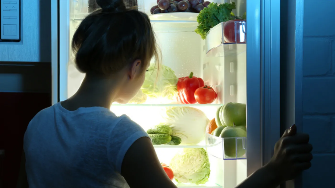 Jak prawidłowo zorganizować lodówkę, by uniknąć bakterii i marnowania jedzenia