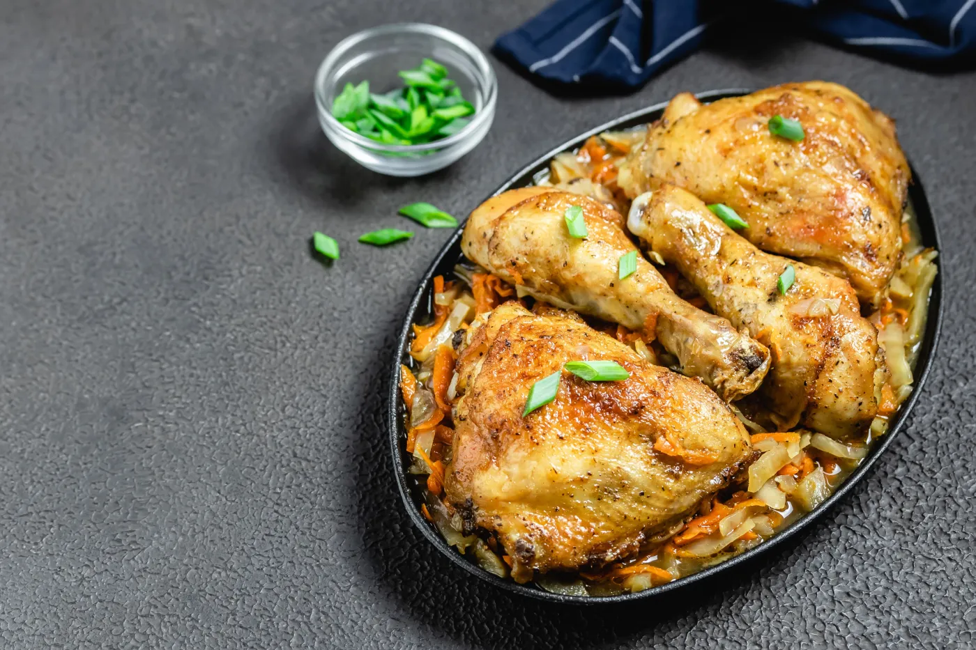 Pyszny obiad na niedzielę. Podajemy przepis, Ty gotujesz. Kurczak pieczony na kapuście