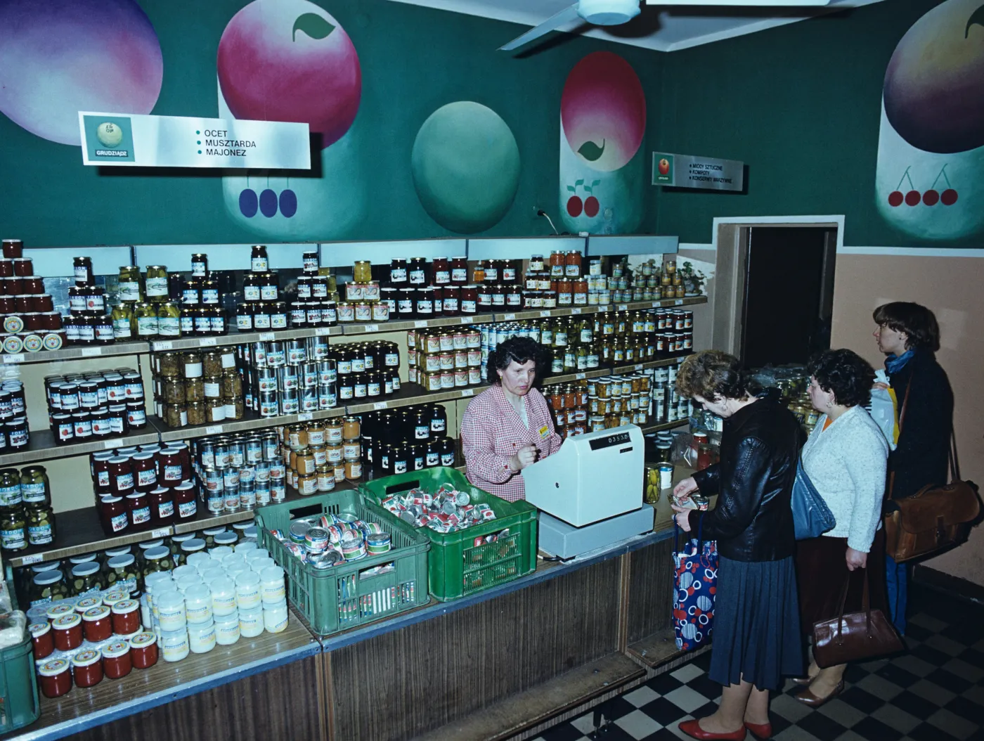 Tak się żyło za komuny. Tylko dzieci PRL-u zdobędą 12/12. Dasz radę? [QUIZ] 