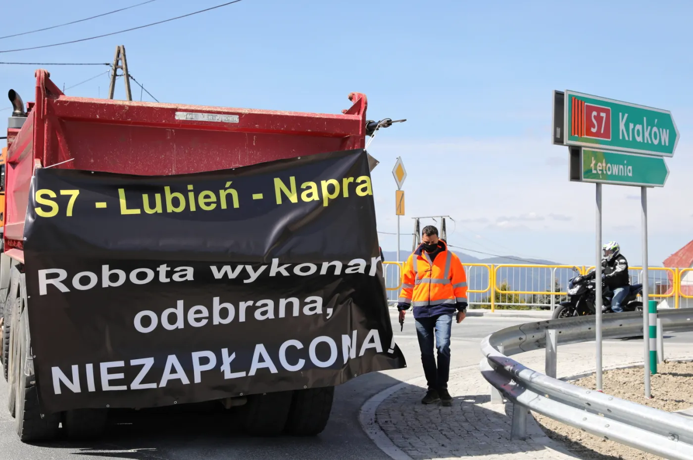 protest-podwykonawcow-budowy-odcinka-drogi-s7-lubiennaprawa-na-zakopiance-27938289.jpg
