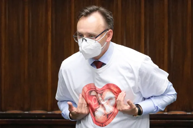 Burza po słowach Rzecznika Praw Dziecka. Nazwał szczepienia dzieci "eksperymentem"