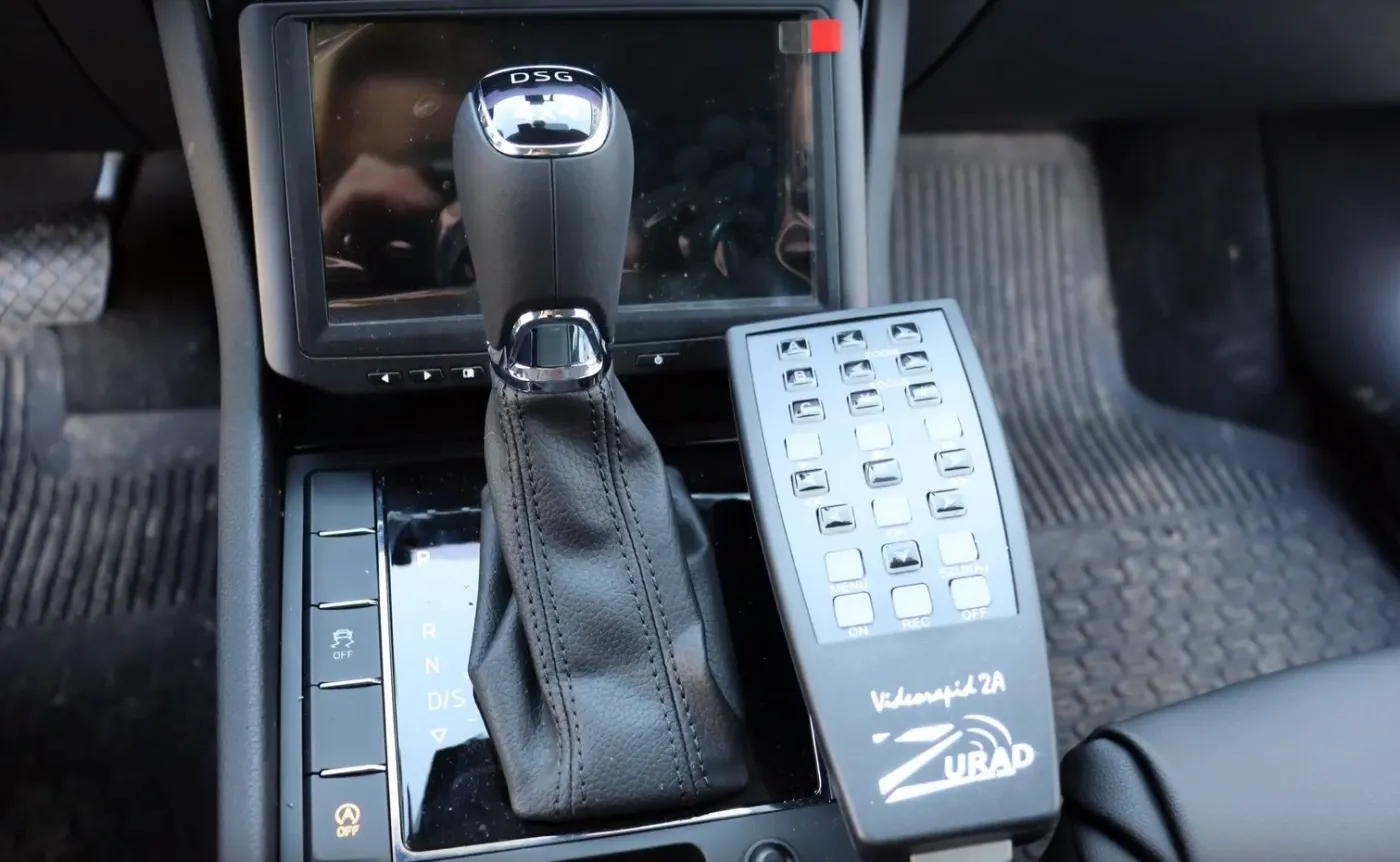 skoda-superb-policja-ma-nowy-nieoznakowany-radiowoz-z-wideorejestratorem-37354514.jpg