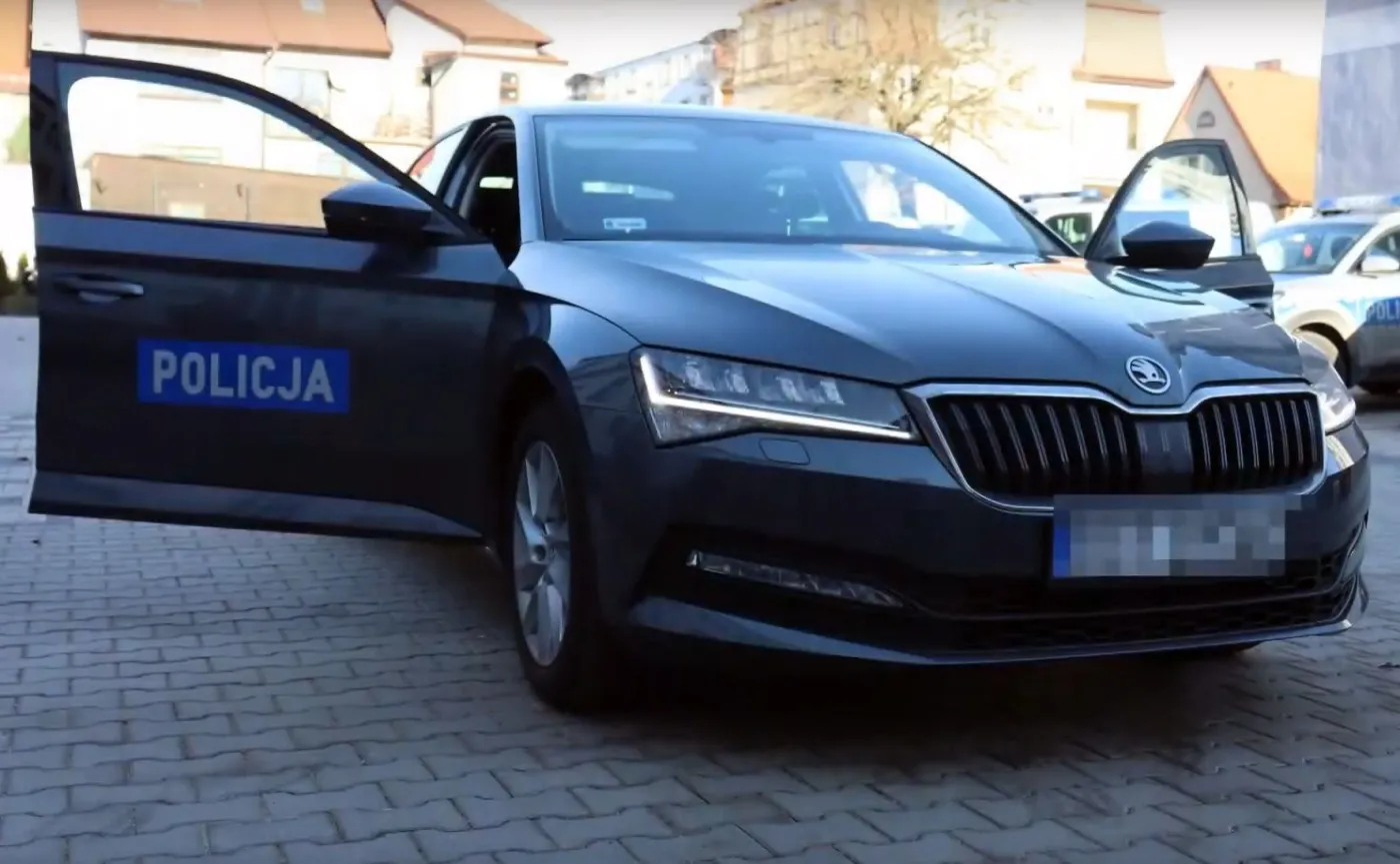 skoda-superb-policja-ma-nowy-nieoznakowany-radiowoz-z-wideorejestratorem-37354520.jpg