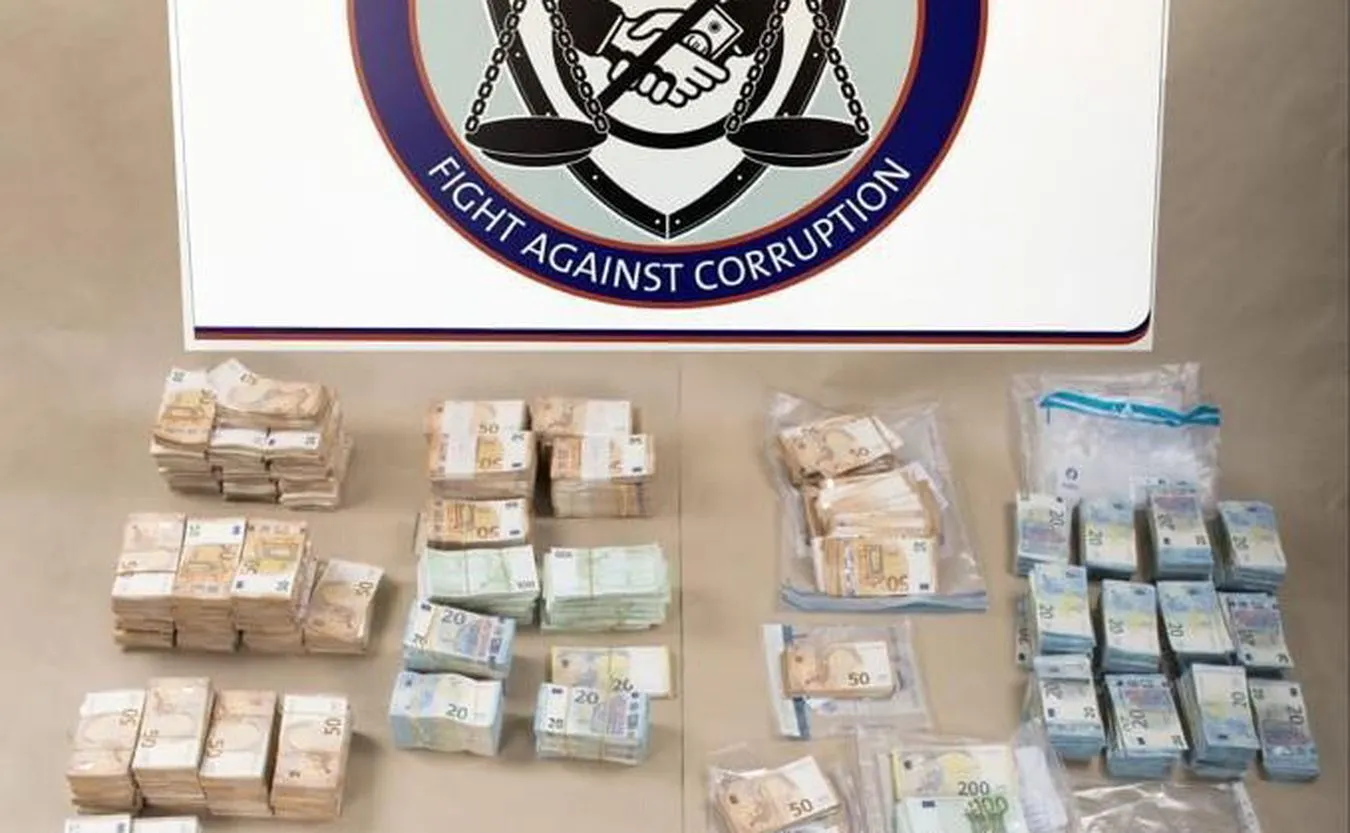 Stosy pieniędzy znalezione u byłej wiceszefowej PE