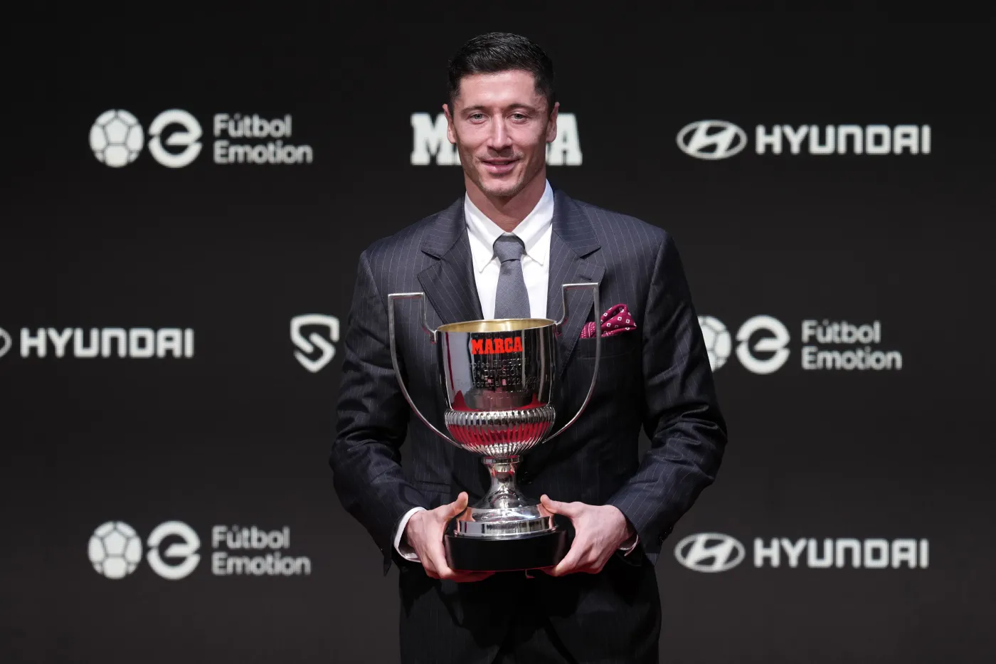 Robert Lewandowski odebrał trofeum Pichichi. Na gali towarzyszyła mu żona [FOTO]