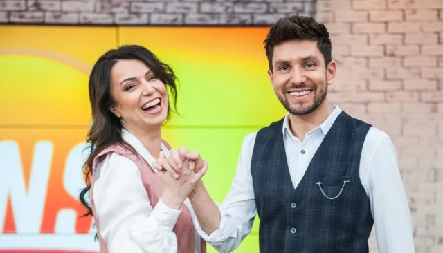 Zestresowana Katarzyna Pakosińska zadebiutowała w "Pytaniu na śniadanie". Jej partner ruszył z pomocą [FOTO]